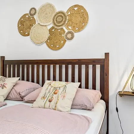 Ruhiges In Der Naehe Von Park Und Krankenhaus Mit Gratis Parkplatz Graz