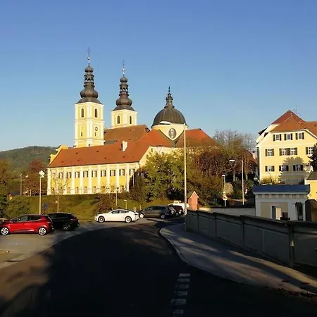 Appartamento Ruhiges In Der Naehe Von Park Und Krankenhaus Mit Gratis Parkplatz