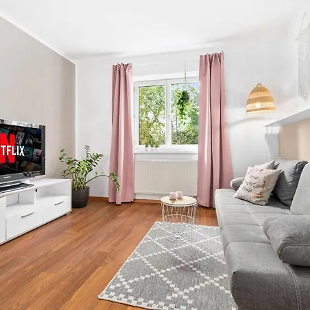 Appartamento Ruhiges In Der Naehe Von Park Und Krankenhaus Mit Gratis Parkplatz Graz