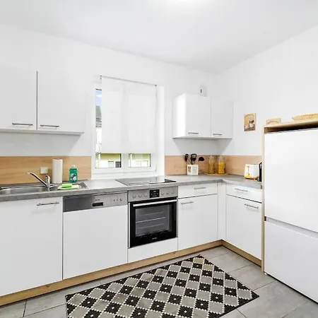 Ruhiges In Der Naehe Von Park Und Krankenhaus Mit Gratis Parkplatz * Graz