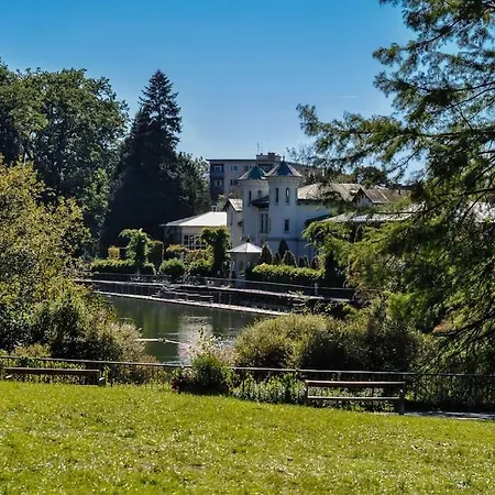 Ruhiges In Der Naehe Von Park Und Krankenhaus Mit Gratis Parkplatz *