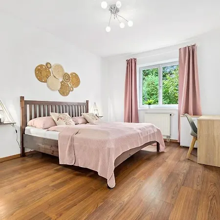 Ruhiges In Der Nähe Von Park Und Krankenhaus Mit Gratis Parkplatz Apartment