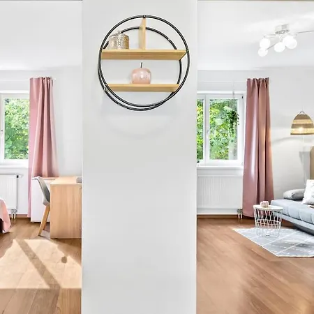 Ruhiges In Der Naehe Von Park Und Krankenhaus Mit Gratis Parkplatz