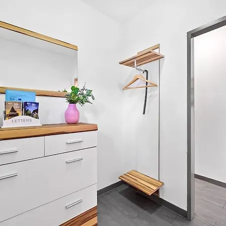Appartement Ruhiges In Der Naehe Von Park Und Krankenhaus Mit Gratis Parkplatz