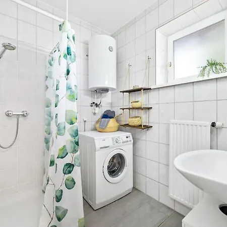 Ruhiges In Der Nähe Von Park Und Krankenhaus Mit Gratis Parkplatz Apartment