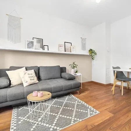 Ruhiges In Der Nähe Von Park Und Krankenhaus Mit Gratis Parkplatz *