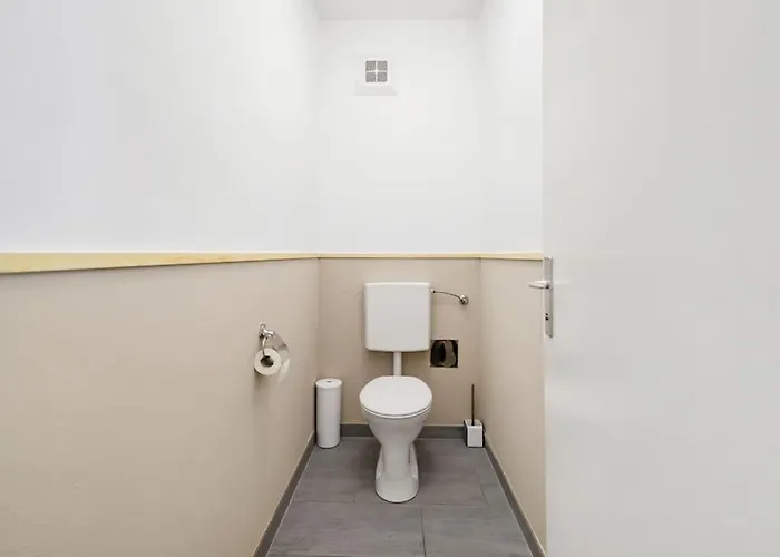 Ruhiges In Der Nähe Von Park Und Krankenhaus Mit Gratis Parkplatz *