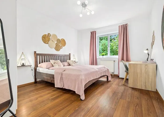 Ruhiges In Der Nähe Von Park Und Krankenhaus Mit Gratis Parkplatz Apartment