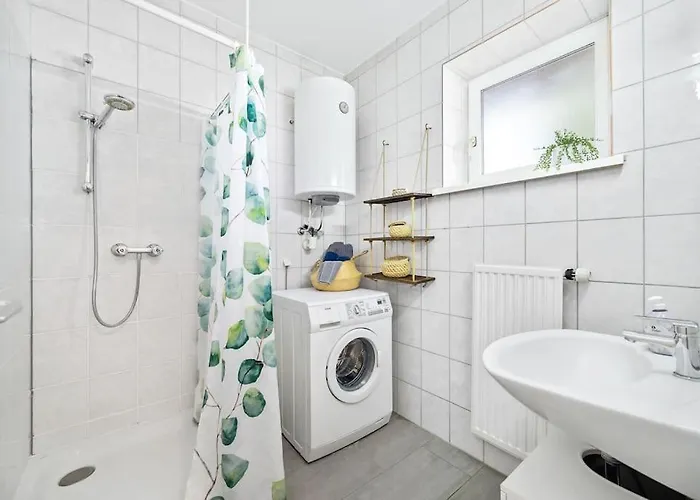 Ruhiges In Der Nähe Von Park Und Krankenhaus Mit Gratis Parkplatz Apartment